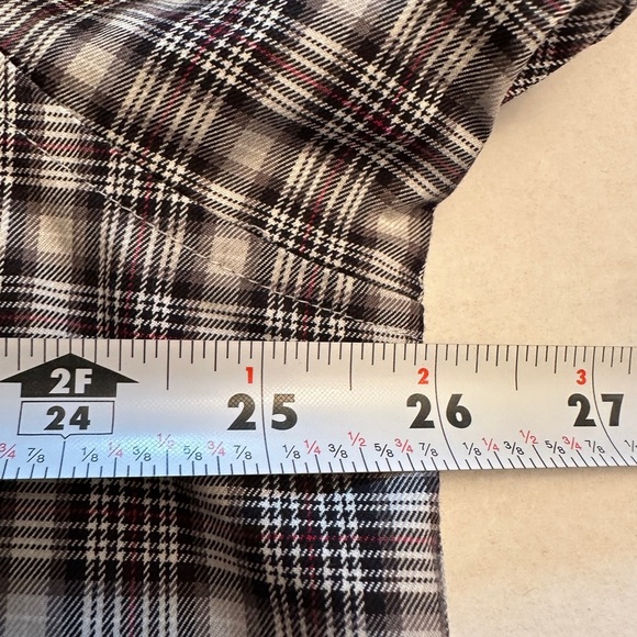 Duluth Trading Co. Men’s XL Button Down Black, White Red Plaid Mint Condition - Picture 6 of 8